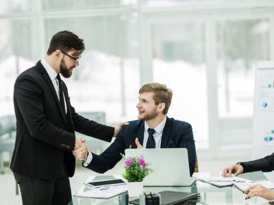 imgi_42_handshake-manager-client-before-signing-contract_160672-10387